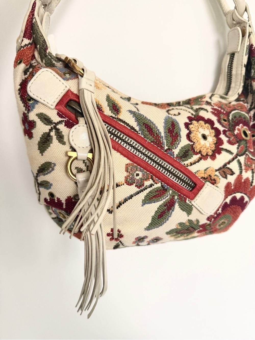 Salvatore Ferragamo Cream Floral Embroidered Shoulder Bag with Red Zip - Picture 2 of 10